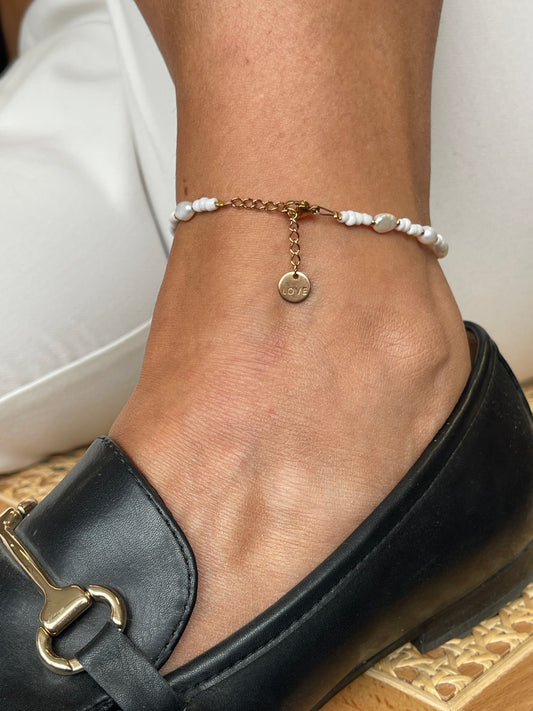 Fußkettchen mit weißen Perlen & Süßwasserperlen