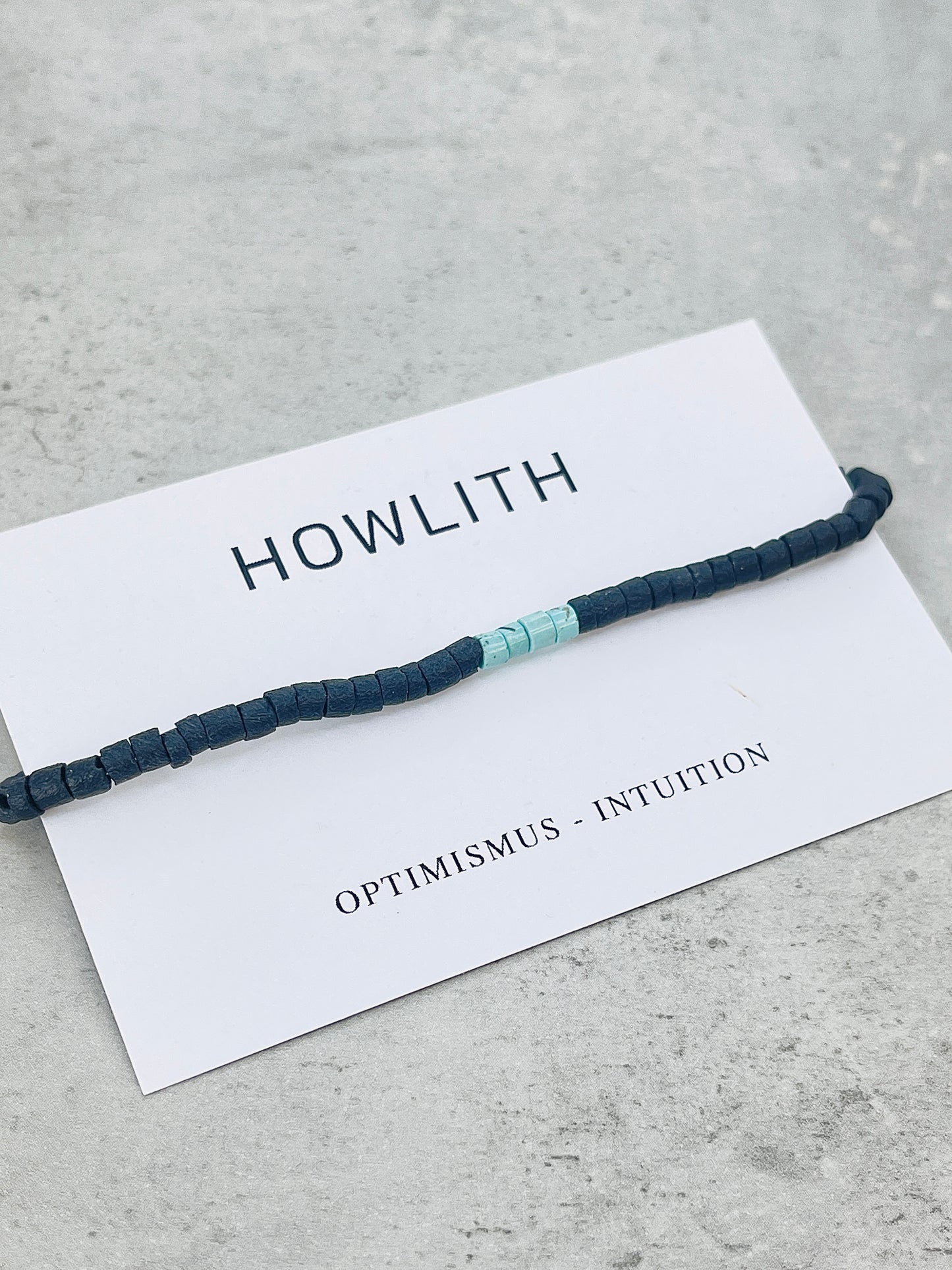 Howlith Armband