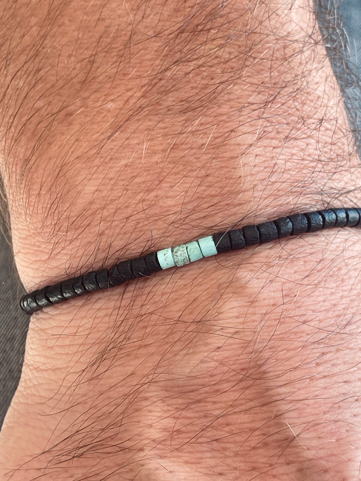 Howlith Armband