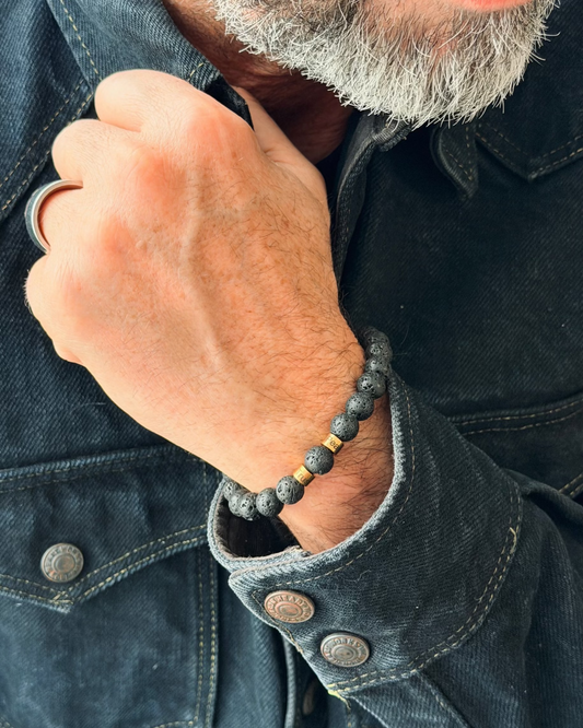 Lava Naturstein Männerarmband als Familienarmband mit gravierten Kindernamen