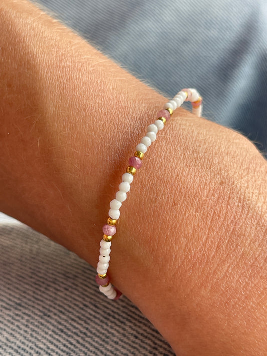 Armkettchen mit weißen Perlen & rosa Turmalin