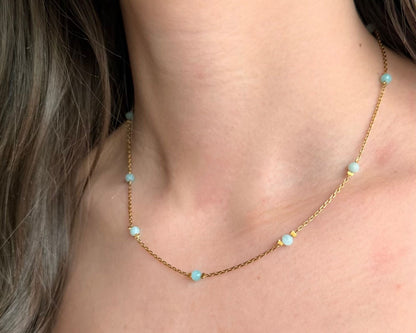 Personalisierte Amazonit Halskette mit Namen oder Initialen, zarter Edelstein Schmuck mit emotionaler Bedeutung