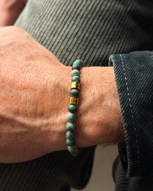 Männerarmband aus türkisem Naturstein, Familienarmband mit gravierten Kindernamen
