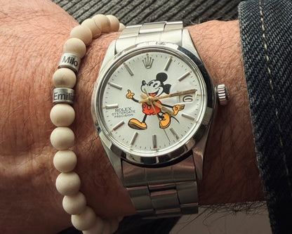 Personalisiertes Männerarmband aus Naturstein mit Namensgravur