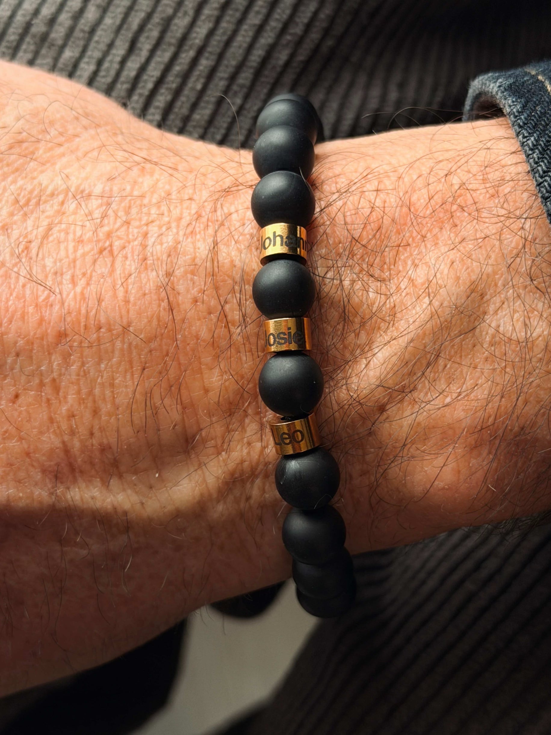Personalisiertes Onyx Armband für Herren mit gravierten Namen