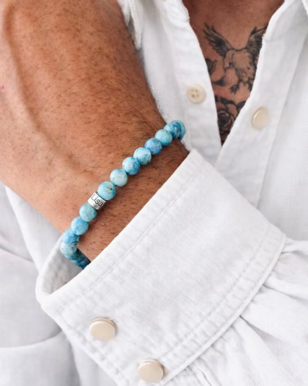 Männerarmband aus türkisem Naturstein, Familienarmband mit gravierten Kindernamen
