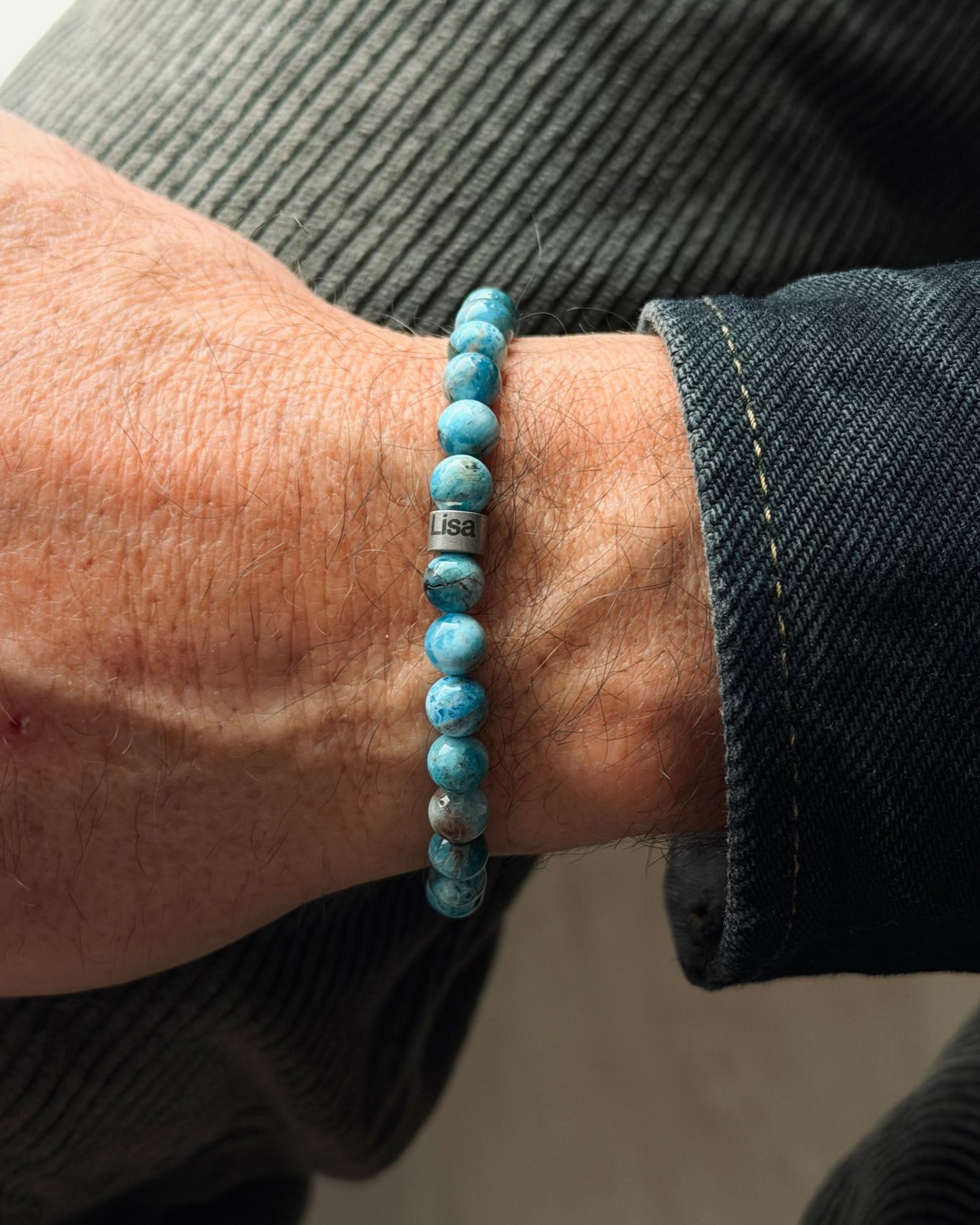 Männerarmband aus türkisem Naturstein, Familienarmband mit gravierten Kindernamen
