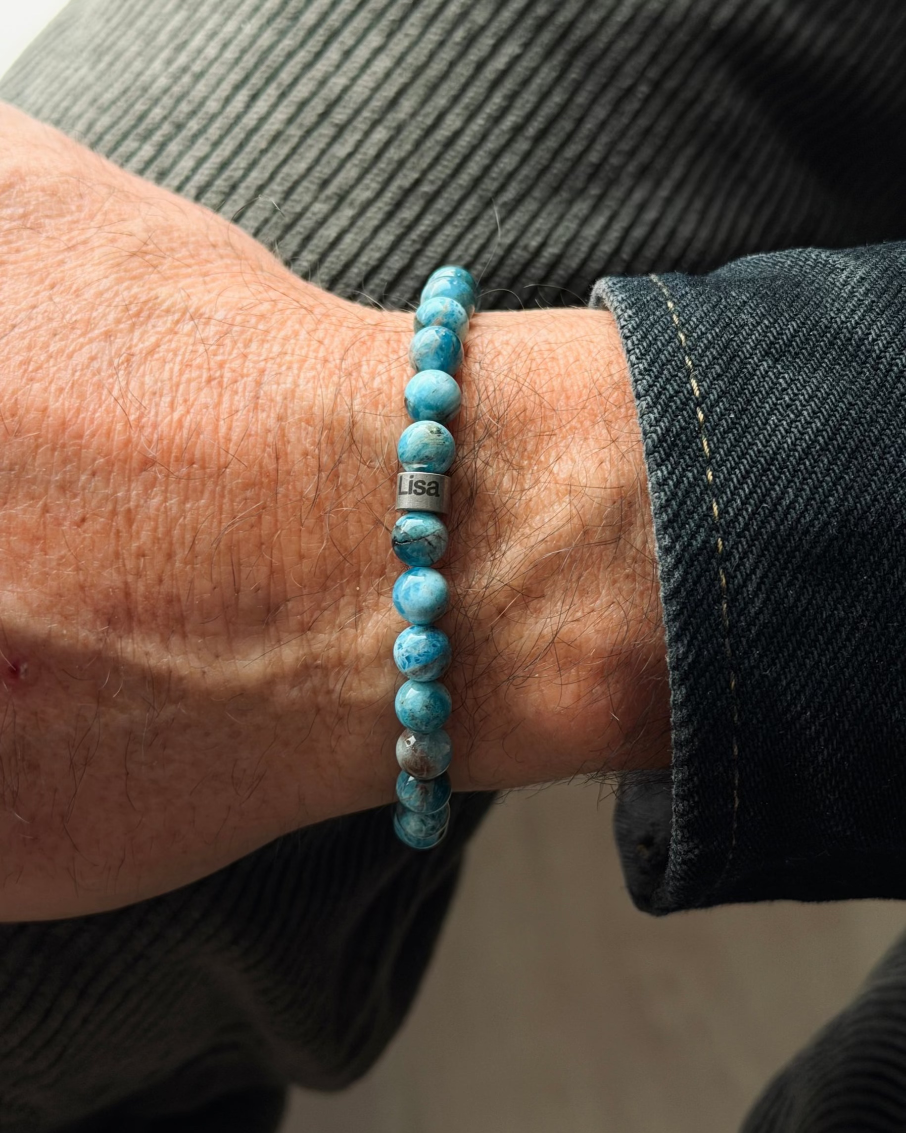 Männerarmband aus türkisem Naturstein, Familienarmband mit gravierten Kindernamen
