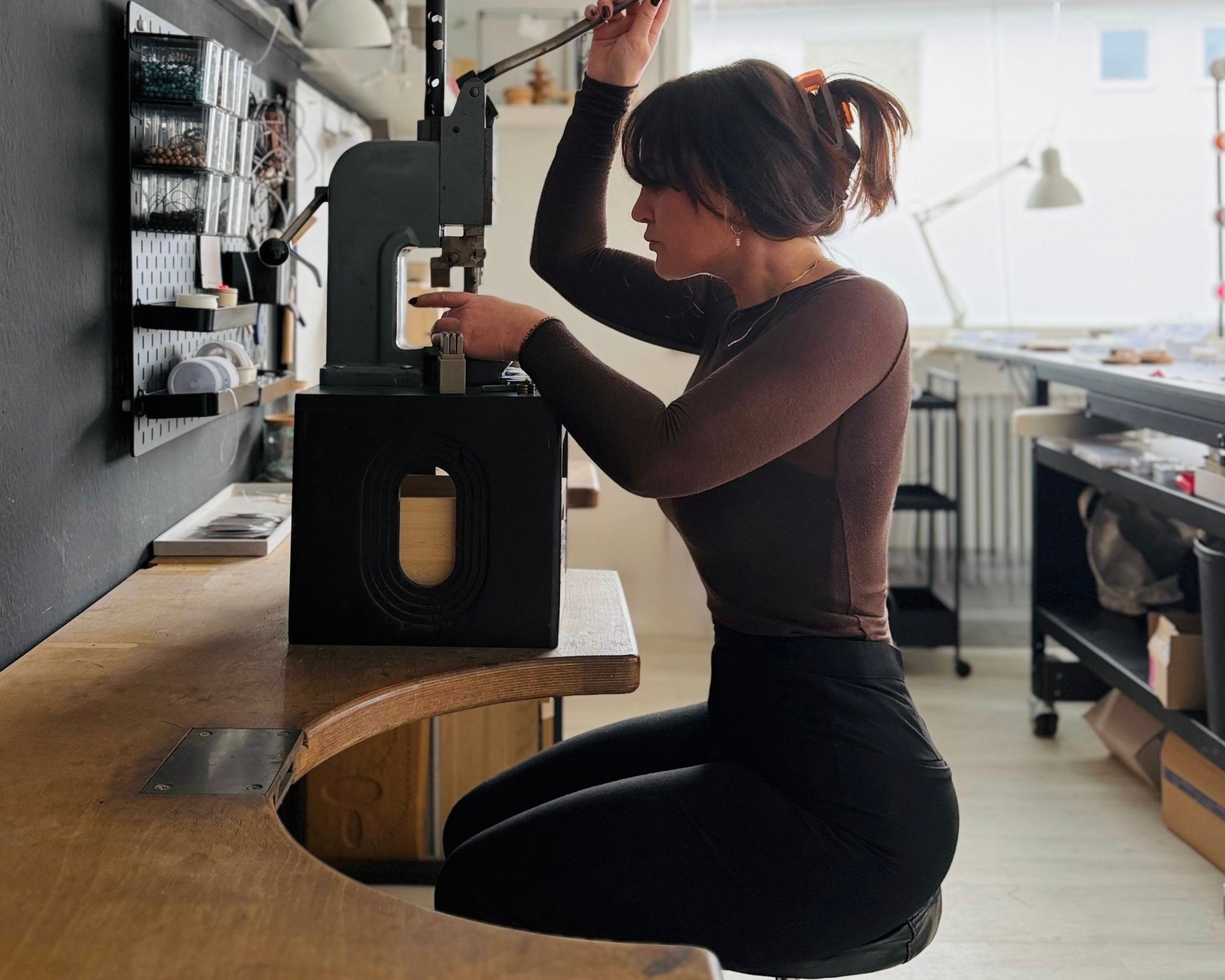 Schmuckherstellung in der Werkstatt von Maras Bracelet