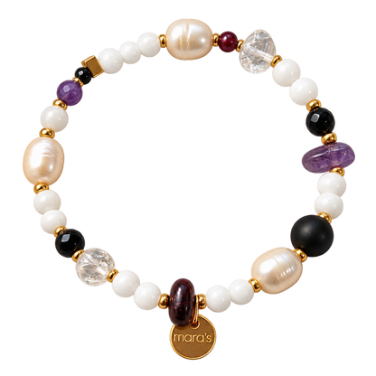 Steinbock-Sternzeichenarmband mit Onyx, Amethyst, Obsidian, Bergkristall und Granat, hellen Perlen und rundem Maras-Anhänger.