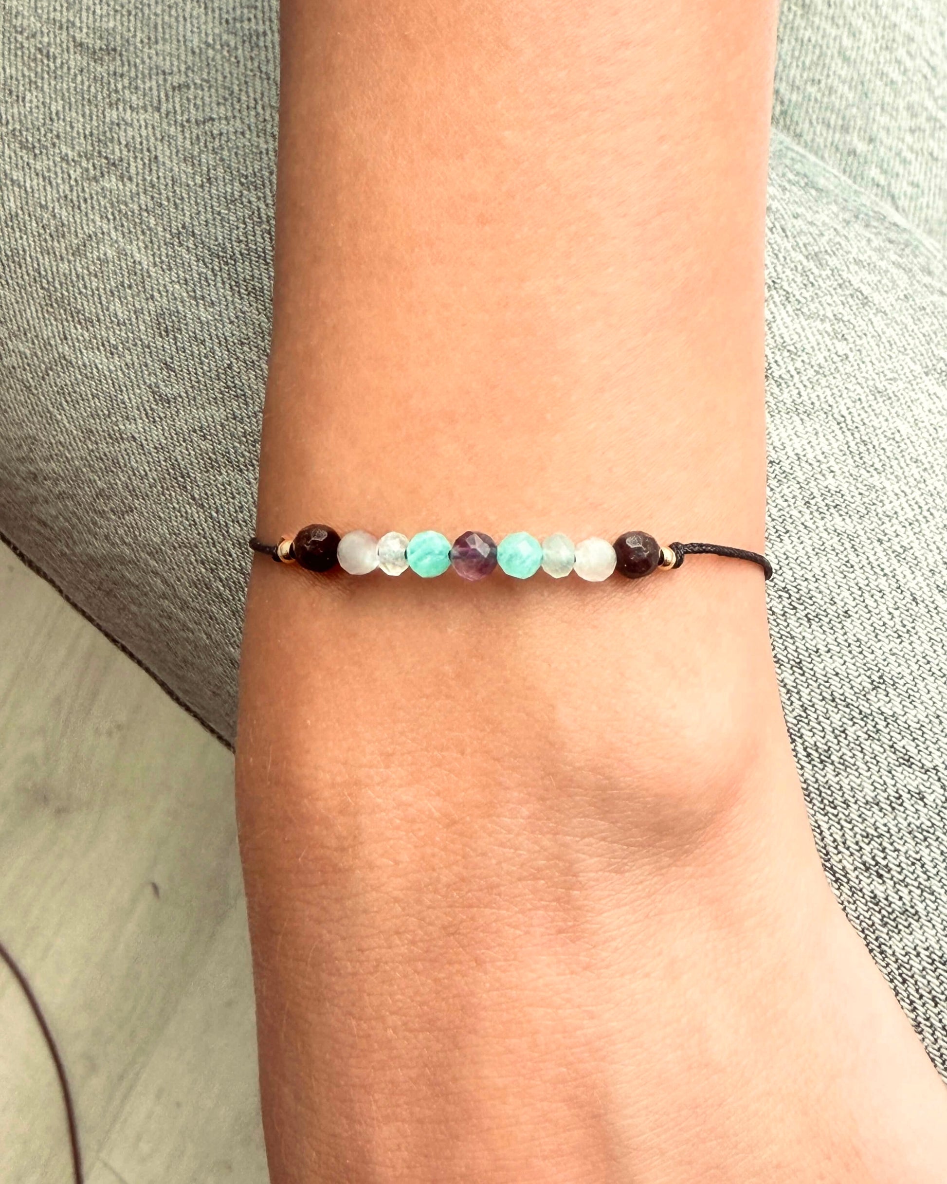 Personalisiertes Fische Sternzeichen Armband Wunschfarbe frei wählbar, besonderes Geschenk zum Geburtstag