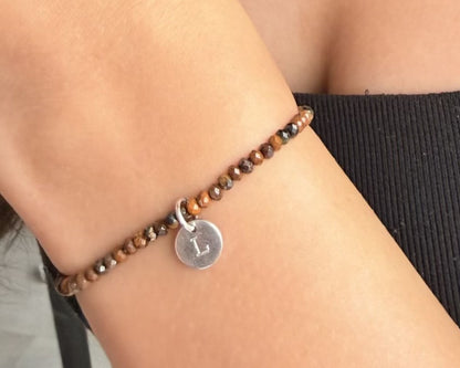 Tigerauge Armband personalisiert mit Buchstaben oder Symbolen, Edelstein Schmuck als individuelles Geschenk für Mama oder Familie